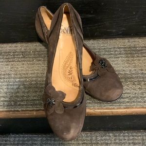 NEW (w/out tags)  sz 10 Sofft brand dark brown leather shoes